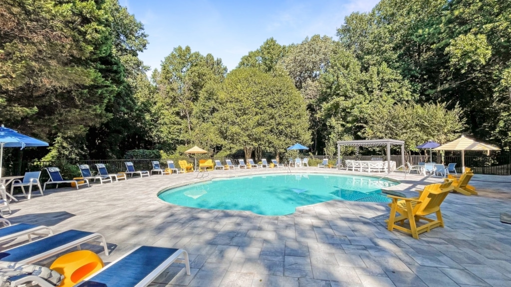 The pool at apartmnets near peachtree corners 1 park central apartments